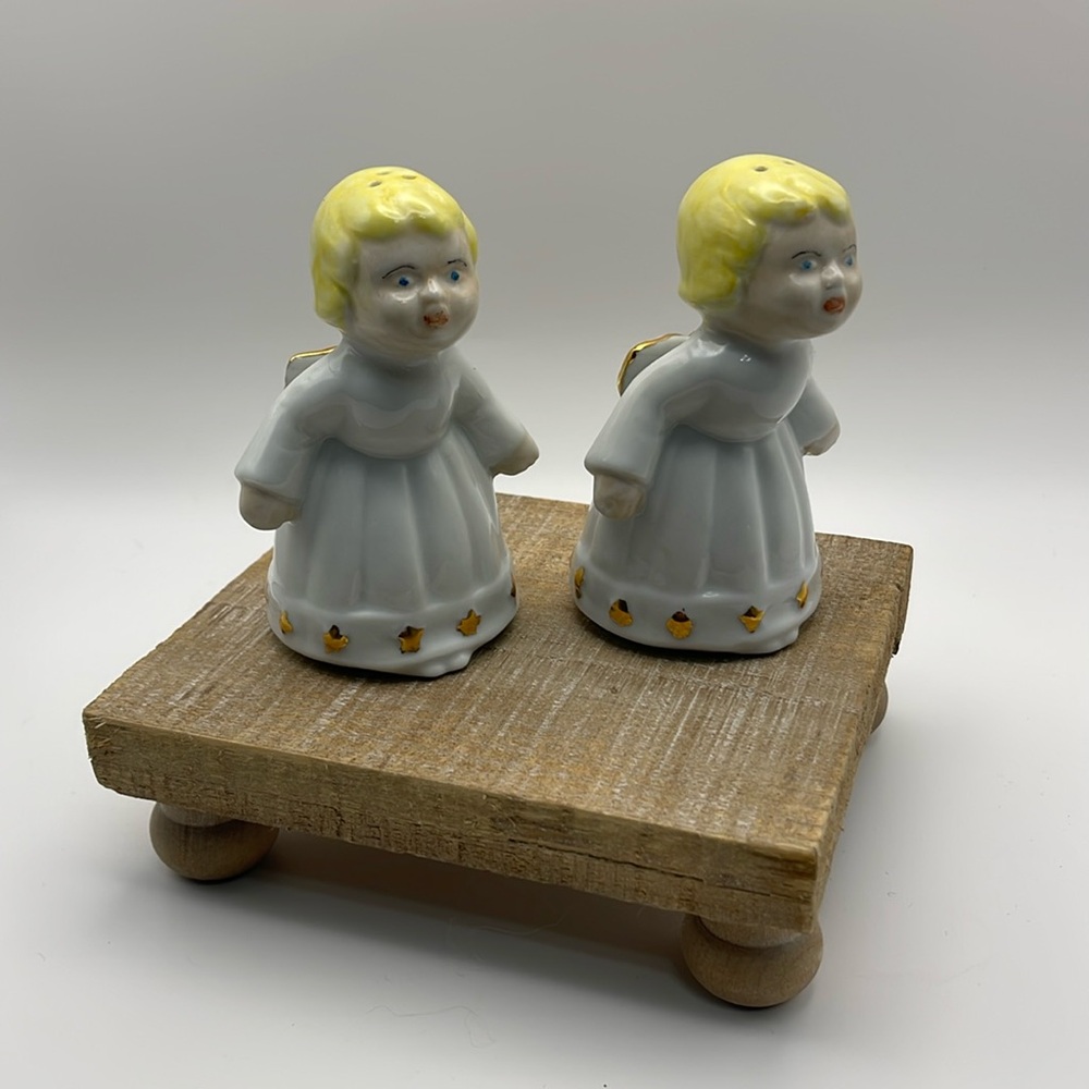 Vintage Christmas Kissing Angel Salt‎ and Pepper Shakers